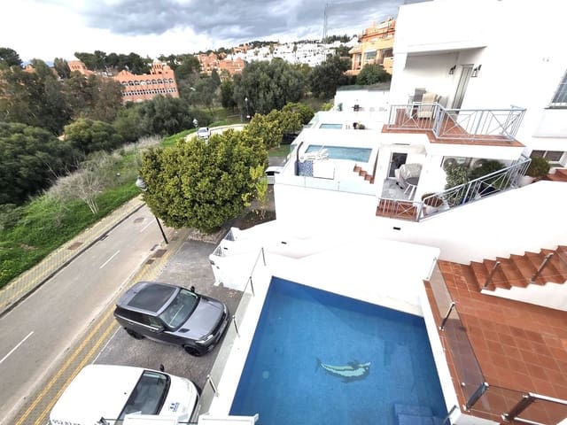 4 slaapkamer Halfvrijstaande villa te koop in Artola, Marbella - € 1.195.000 (Ref: 9830987)