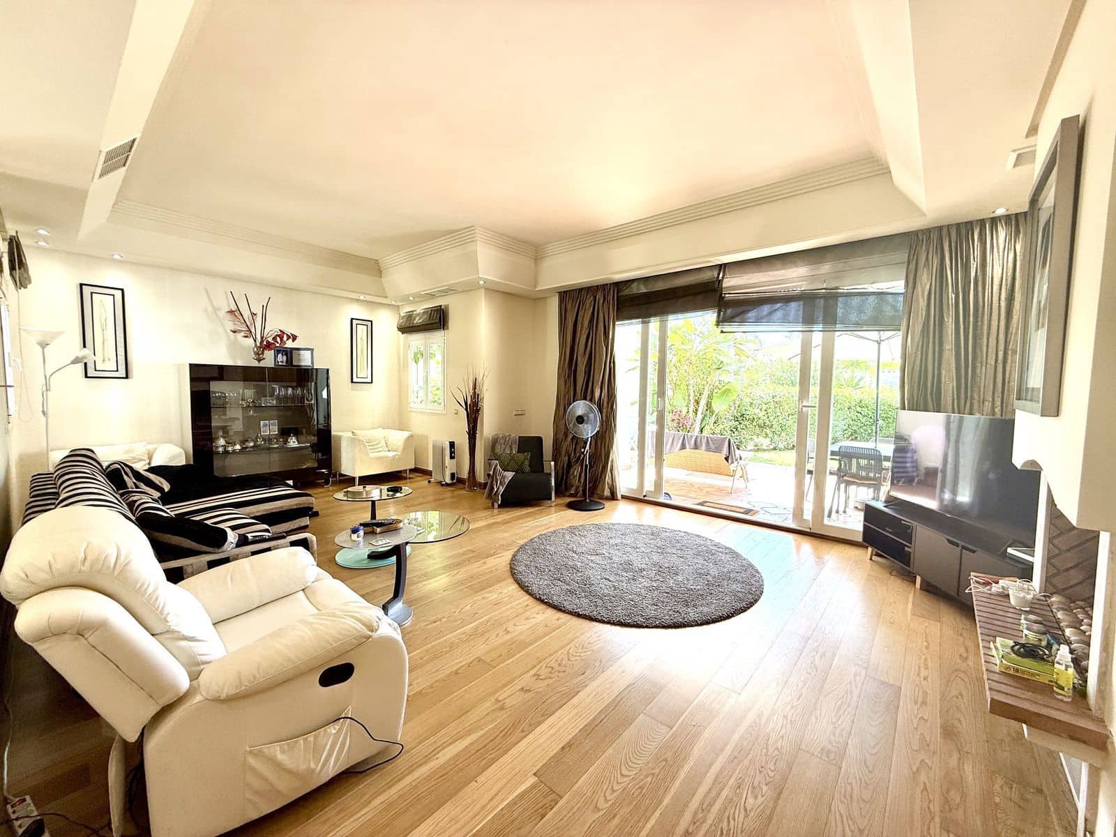 3 slaapkamer Halfvrijstaande villa te koop in Estepona - € 1.250.000 (Ref: 9830989)
