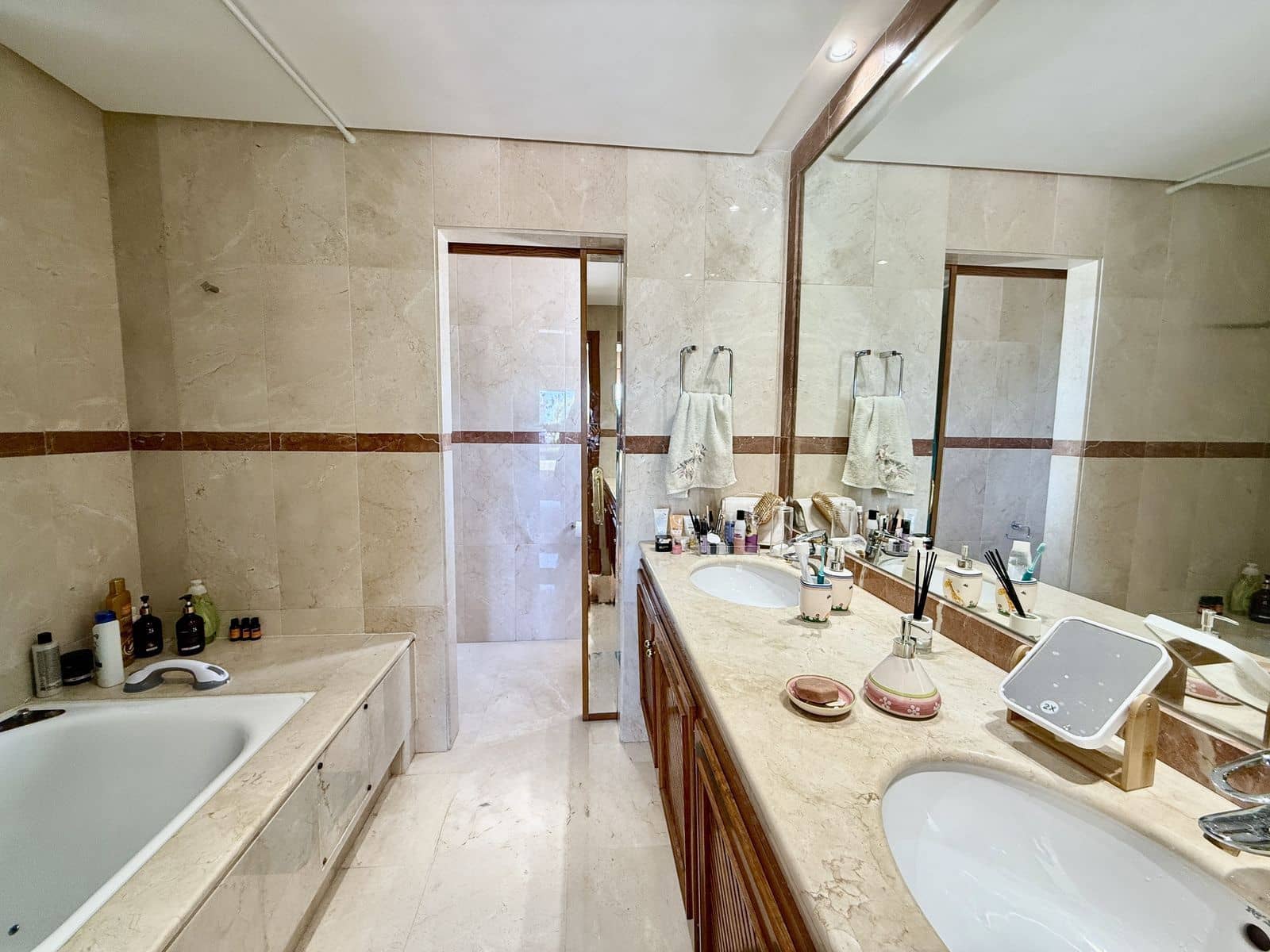 3 slaapkamer Halfvrijstaande villa te koop in Estepona - € 1.250.000 (Ref: 9830989)