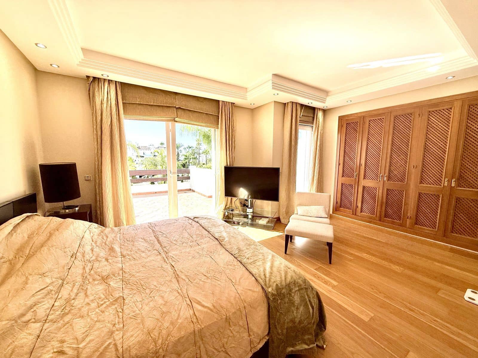 3 slaapkamer Halfvrijstaande villa te koop in Estepona - € 1.250.000 (Ref: 9830989)