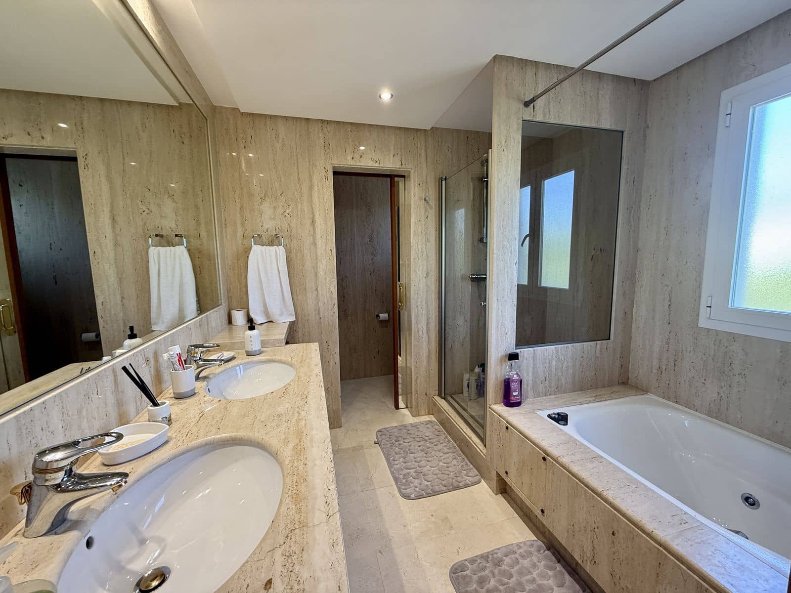 3 slaapkamer Halfvrijstaande villa te koop in Estepona - € 1.250.000 (Ref: 9830989)