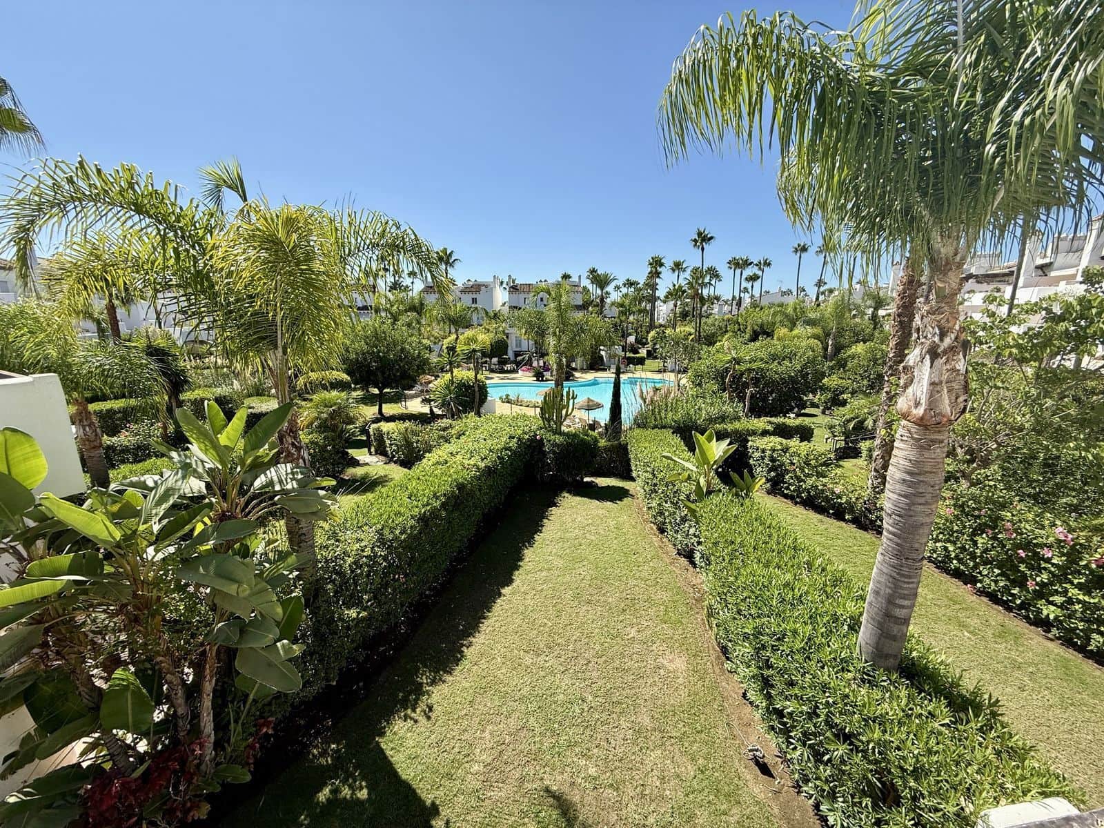 3 slaapkamer Halfvrijstaande villa te koop in Estepona - € 1.250.000 (Ref: 9830989)