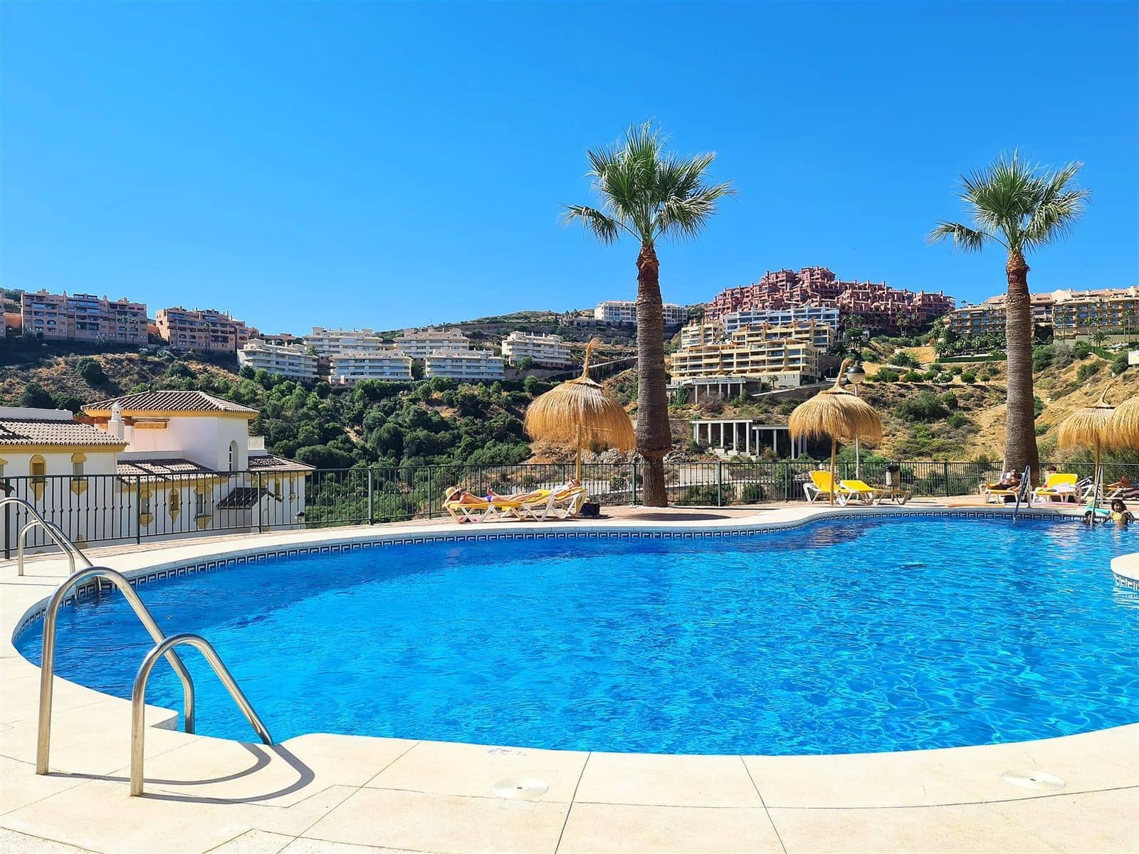 3 slaapkamer Appartement te koop in Calahonda - € 369.000 (Ref: 9830992)