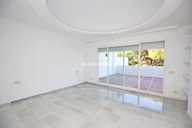 Ático de 4 habitaciones en Atalaya-Isdabe, Estepona en venta - 550.000 € (Ref: 9830996)