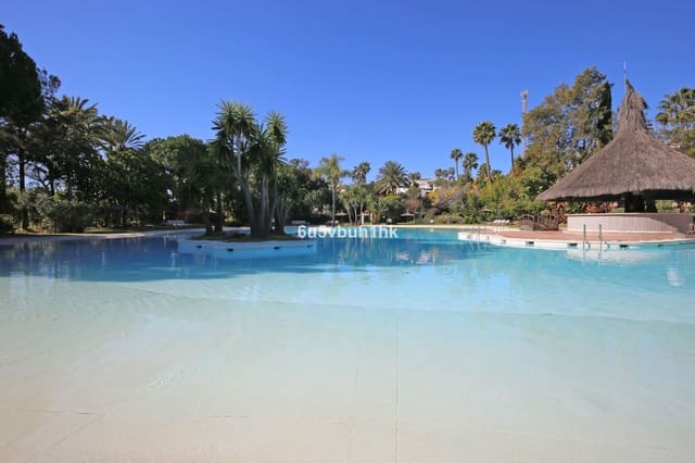 Ático de 4 habitaciones en Atalaya-Isdabe, Estepona en venta - 550.000 € (Ref: 9830996)