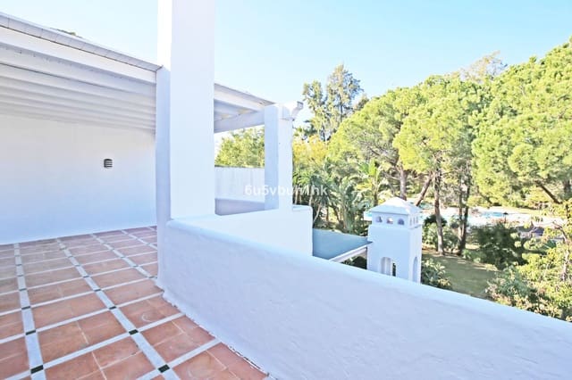 Ático de 4 habitaciones en Atalaya-Isdabe, Estepona en venta - 550.000 € (Ref: 9830996)