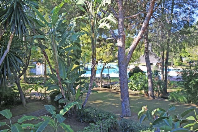 Ático de 4 habitaciones en Atalaya-Isdabe, Estepona en venta - 550.000 € (Ref: 9830996)