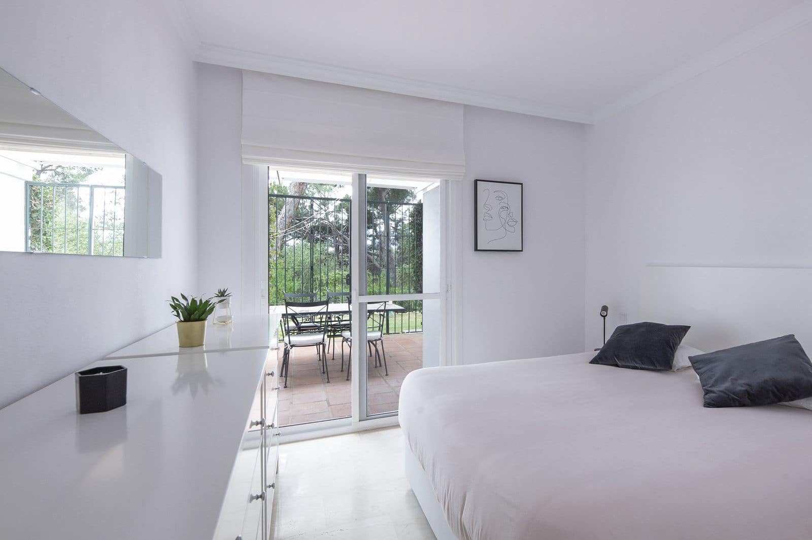 2 bedroom Apartment for sale in Benahavis - € 435,000 (Ref: 9831001)