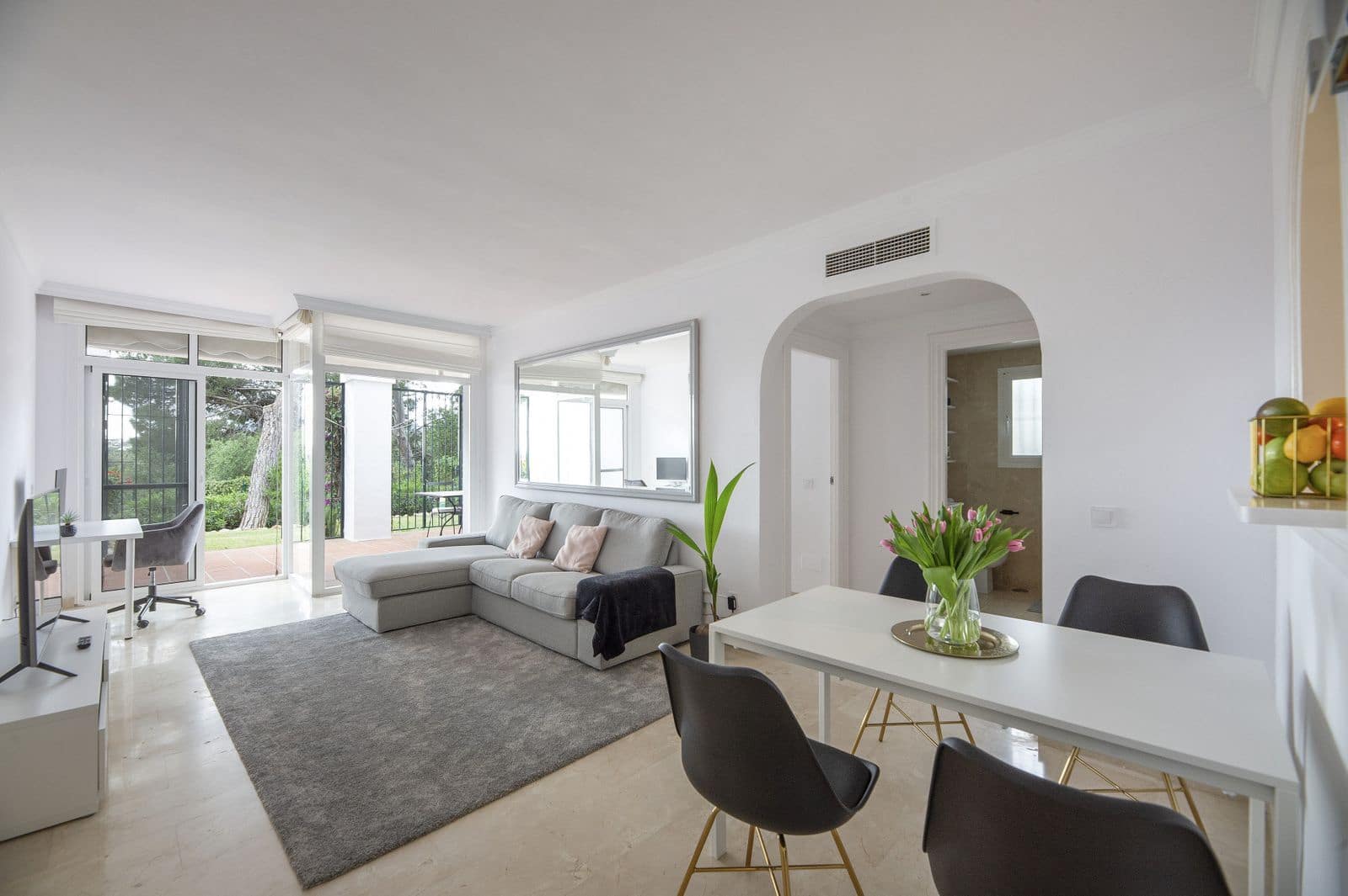 2 bedroom Apartment for sale in Benahavis - € 435,000 (Ref: 9831001)