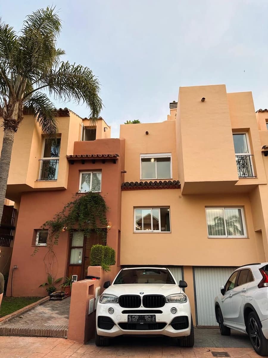 3 chambre Maison de Ville à vendre à Nueva Andalucia - 600 000 € (Ref: 9831007)