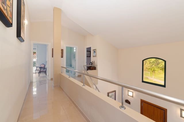 4 soveværelse Villa til salg i Alhaurín de la Torre - € 855.000 (Ref: 9831010)