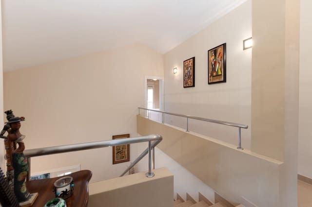 4 soveværelse Villa til salg i Alhaurín de la Torre - € 855.000 (Ref: 9831010)