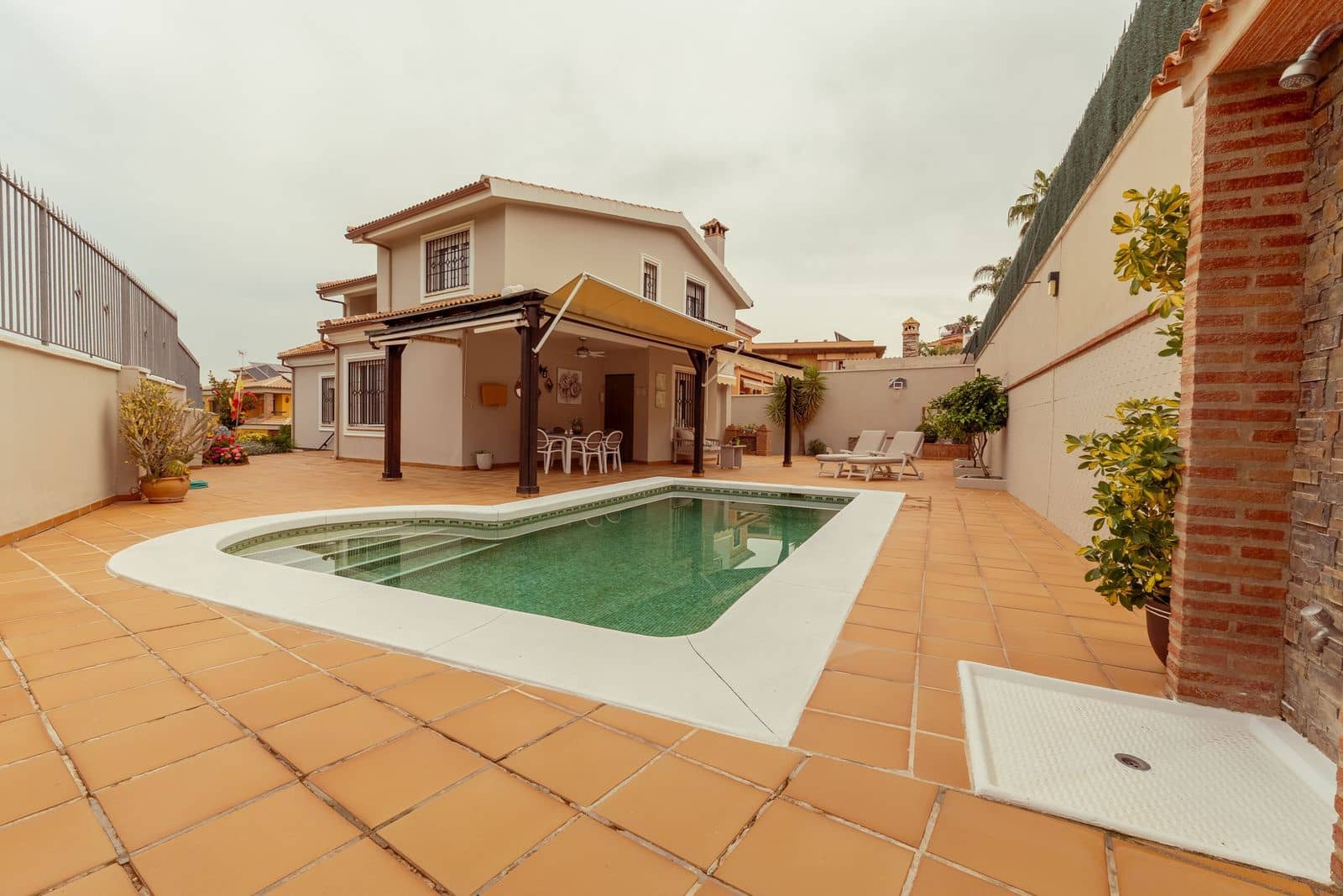 4 bedroom Villa for sale in Alhaurin de la Torre - € 855,000 (Ref: 9831010)