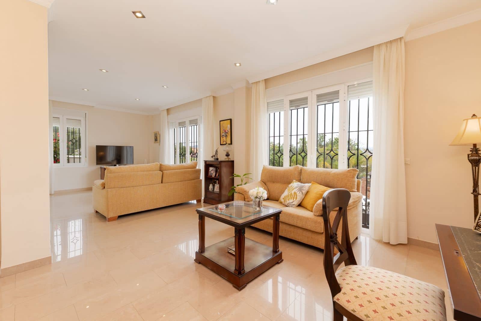 4 bedroom Villa for sale in Alhaurin de la Torre - € 855,000 (Ref: 9831010)
