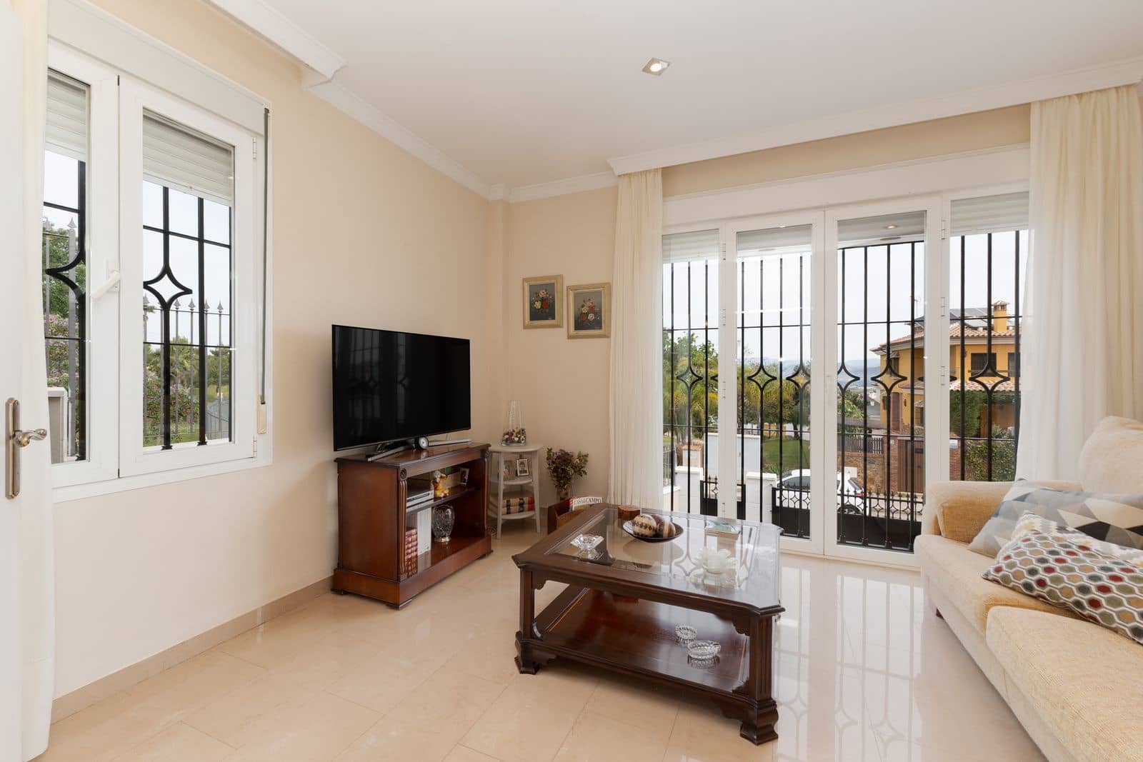 4 bedroom Villa for sale in Alhaurin de la Torre - € 855,000 (Ref: 9831010)