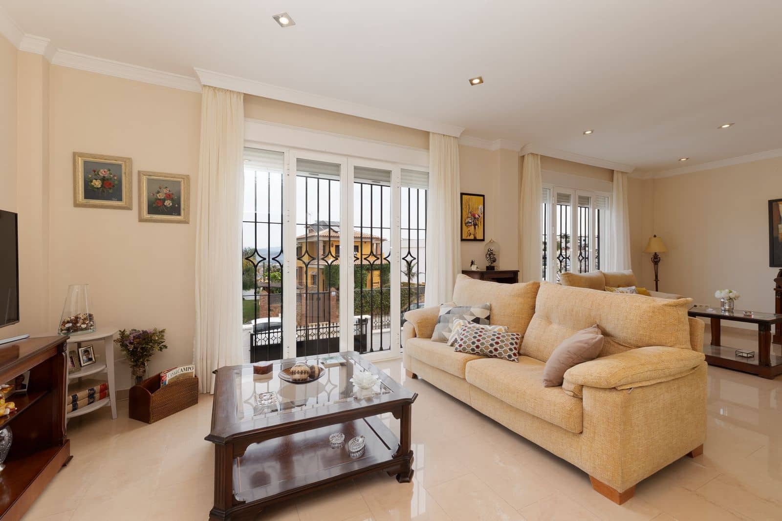 4 bedroom Villa for sale in Alhaurin de la Torre - € 855,000 (Ref: 9831010)