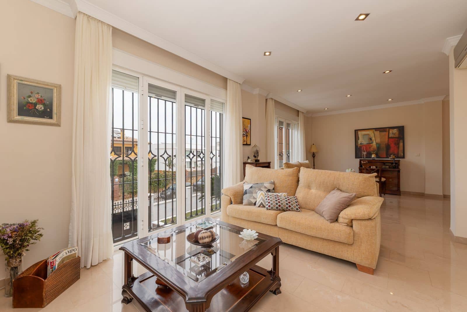 4 bedroom Villa for sale in Alhaurin de la Torre - € 855,000 (Ref: 9831010)