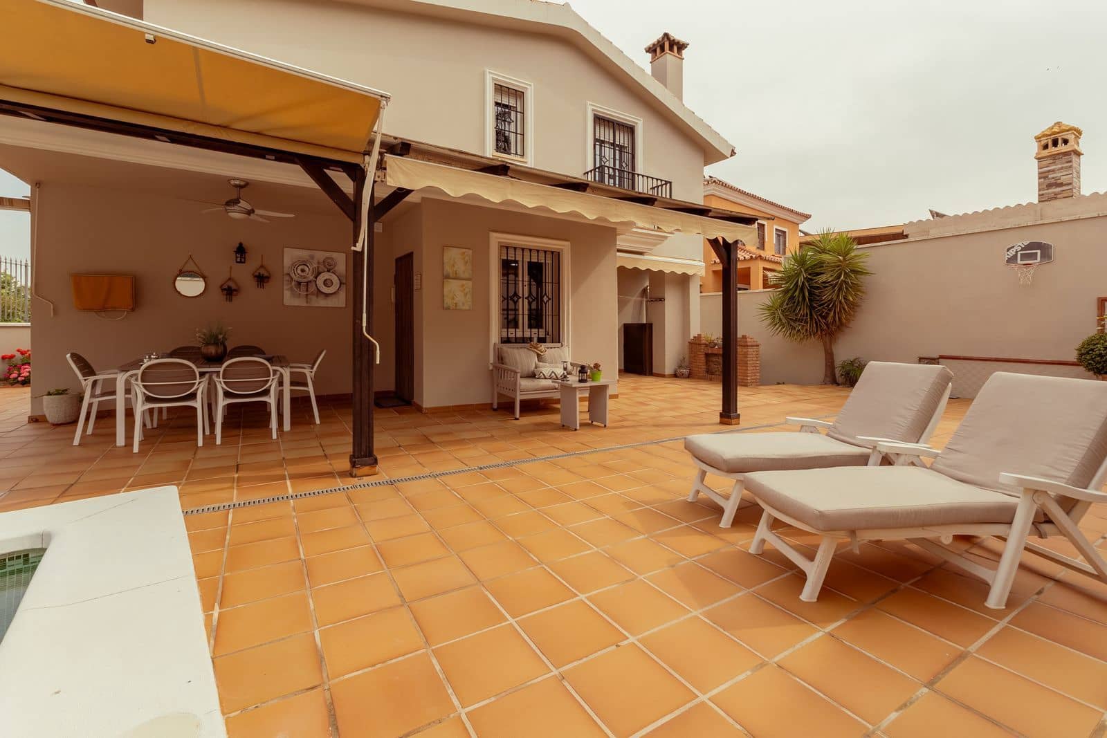 4 bedroom Villa for sale in Alhaurin de la Torre - € 855,000 (Ref: 9831010)