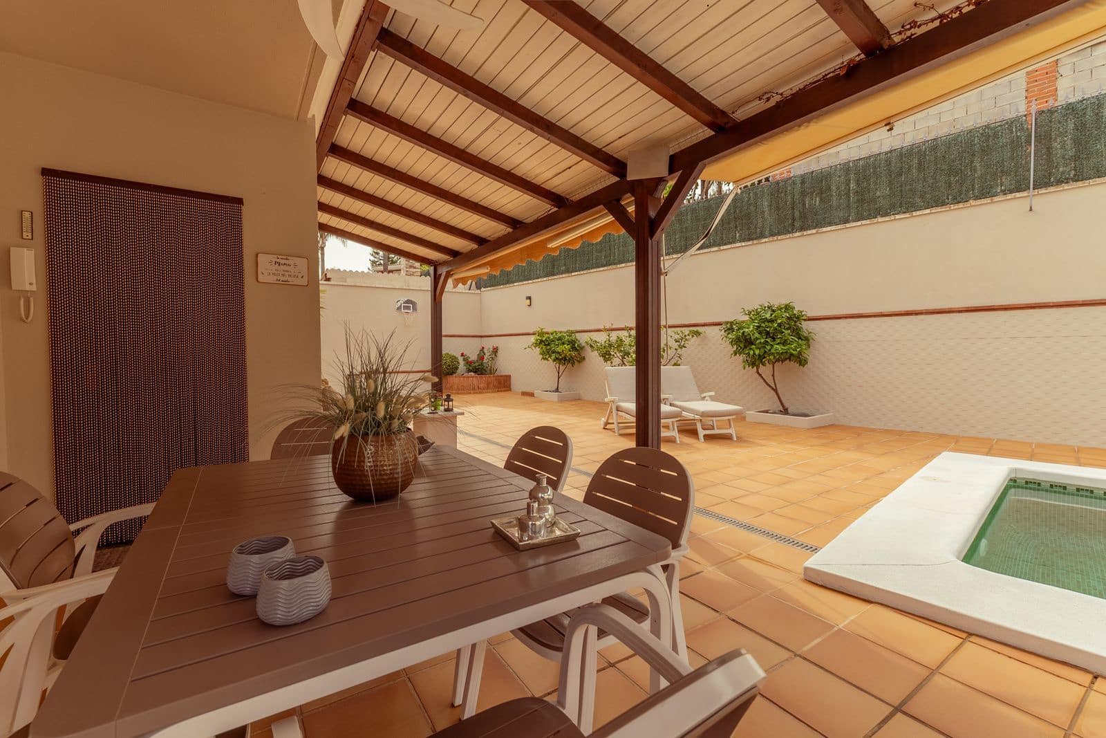 4 bedroom Villa for sale in Alhaurin de la Torre - € 855,000 (Ref: 9831010)