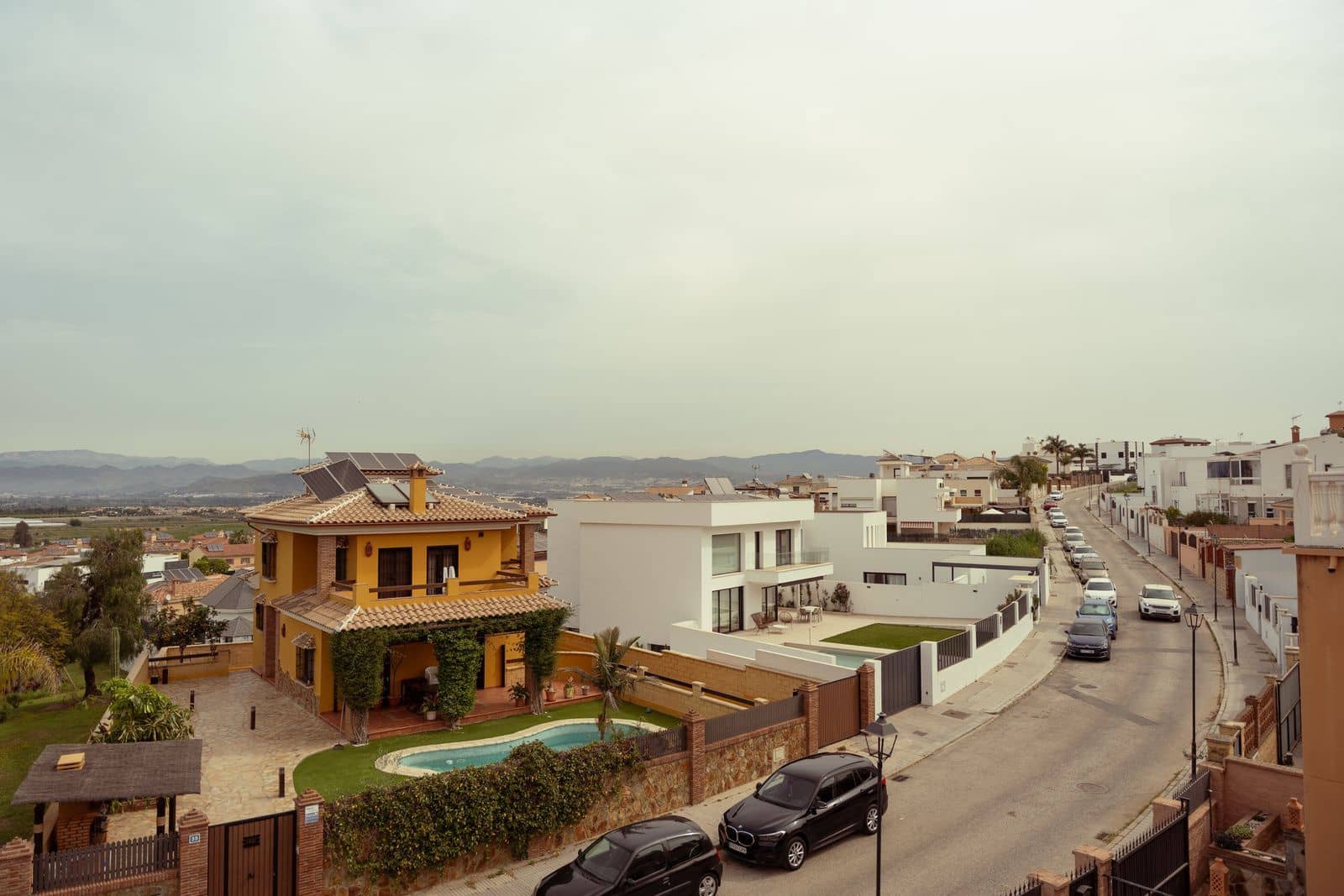 4 bedroom Villa for sale in Alhaurin de la Torre - € 855,000 (Ref: 9831010)