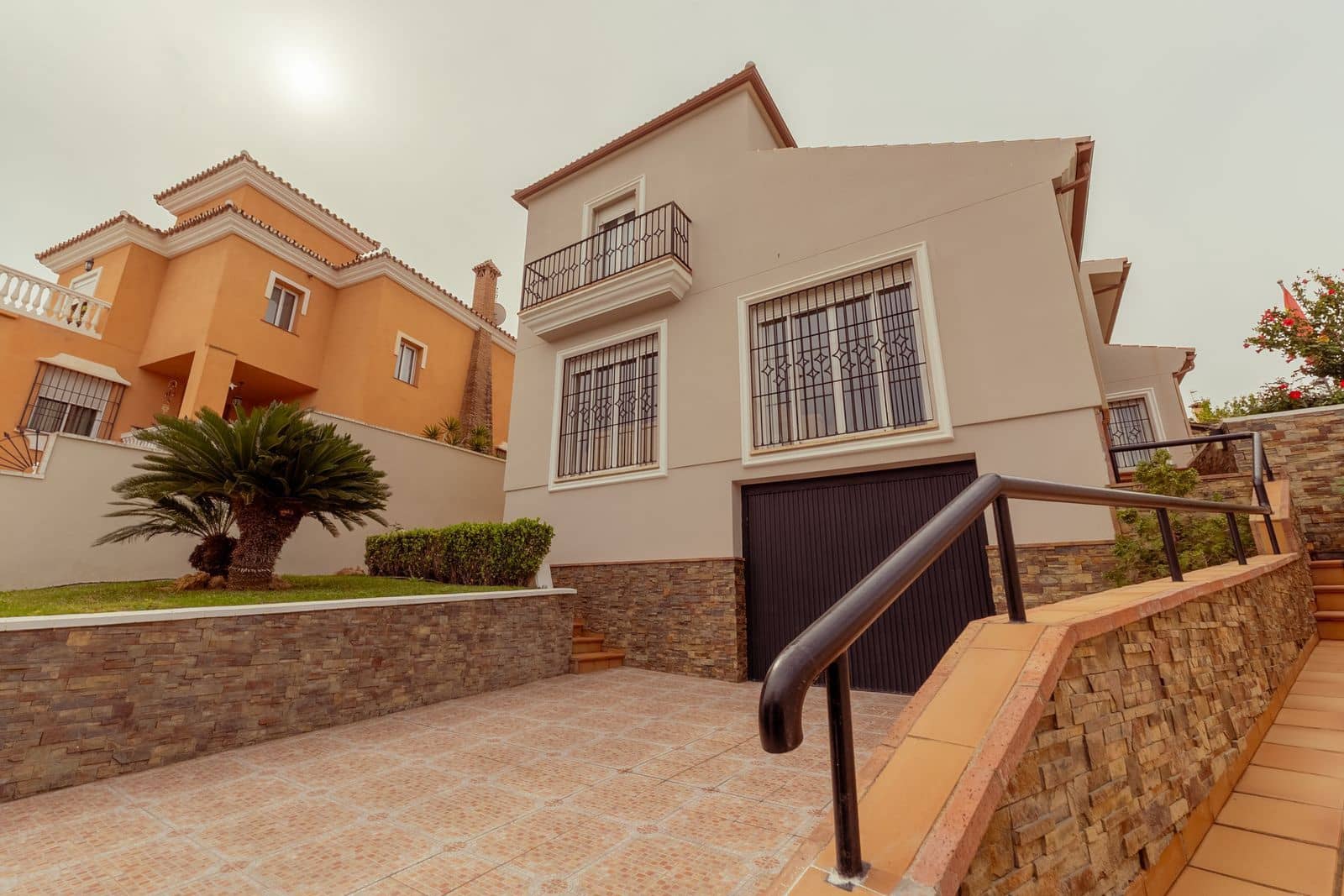 4 bedroom Villa for sale in Alhaurin de la Torre - € 855,000 (Ref: 9831010)