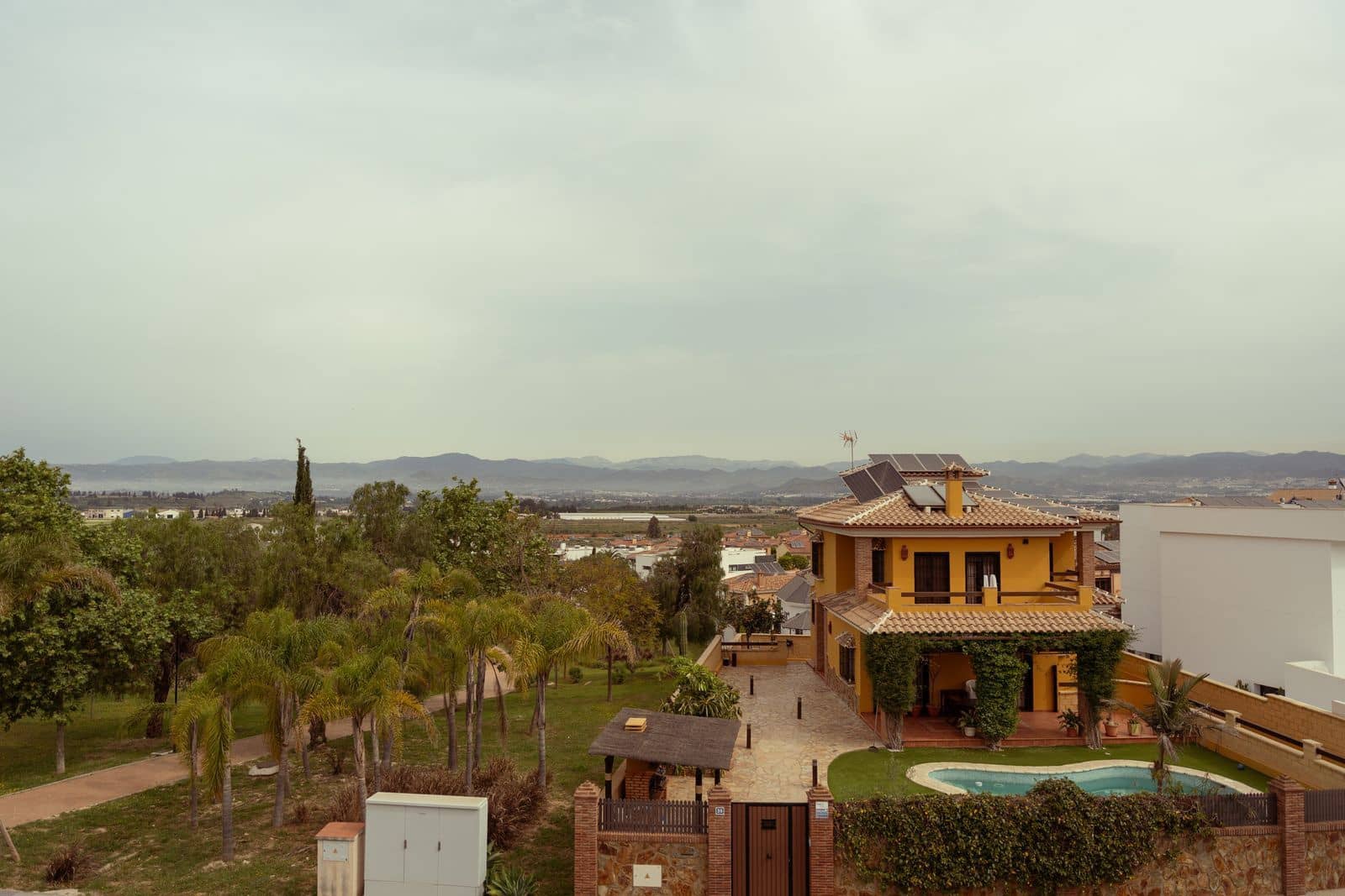 4 bedroom Villa for sale in Alhaurin de la Torre - € 855,000 (Ref: 9831010)