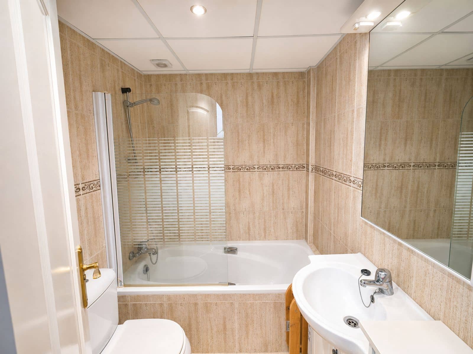 3 soveværelse Semi-Rækkehus til salg i La Duquesa / Puerto de la Duquesa - € 375.000 (Ref: 9831012)