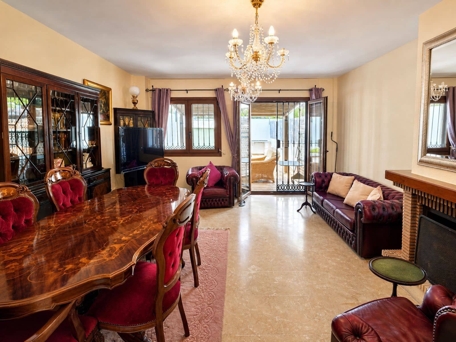 3 soveværelse Semi-Rækkehus til salg i La Duquesa / Puerto de la Duquesa - € 375.000 (Ref: 9831012)
