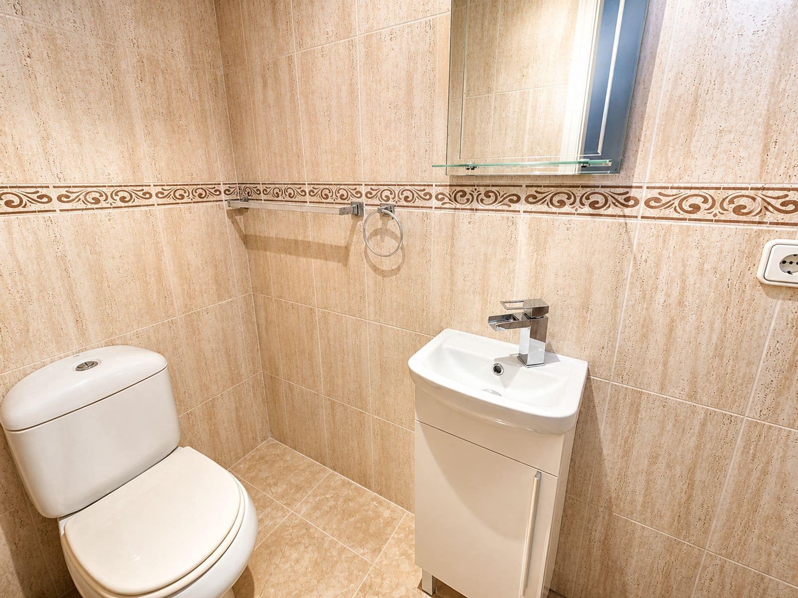 3 soveværelse Semi-Rækkehus til salg i La Duquesa / Puerto de la Duquesa - € 375.000 (Ref: 9831012)