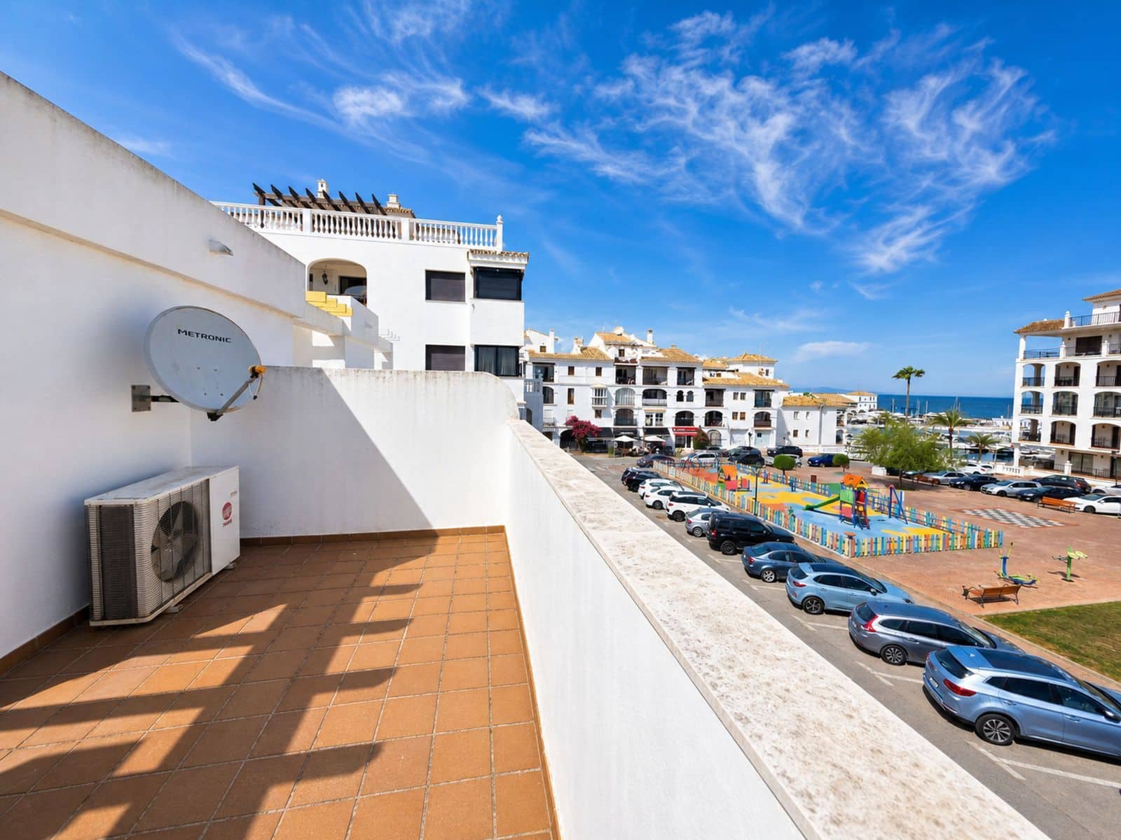 3 soveværelse Semi-Rækkehus til salg i La Duquesa / Puerto de la Duquesa - € 375.000 (Ref: 9831012)