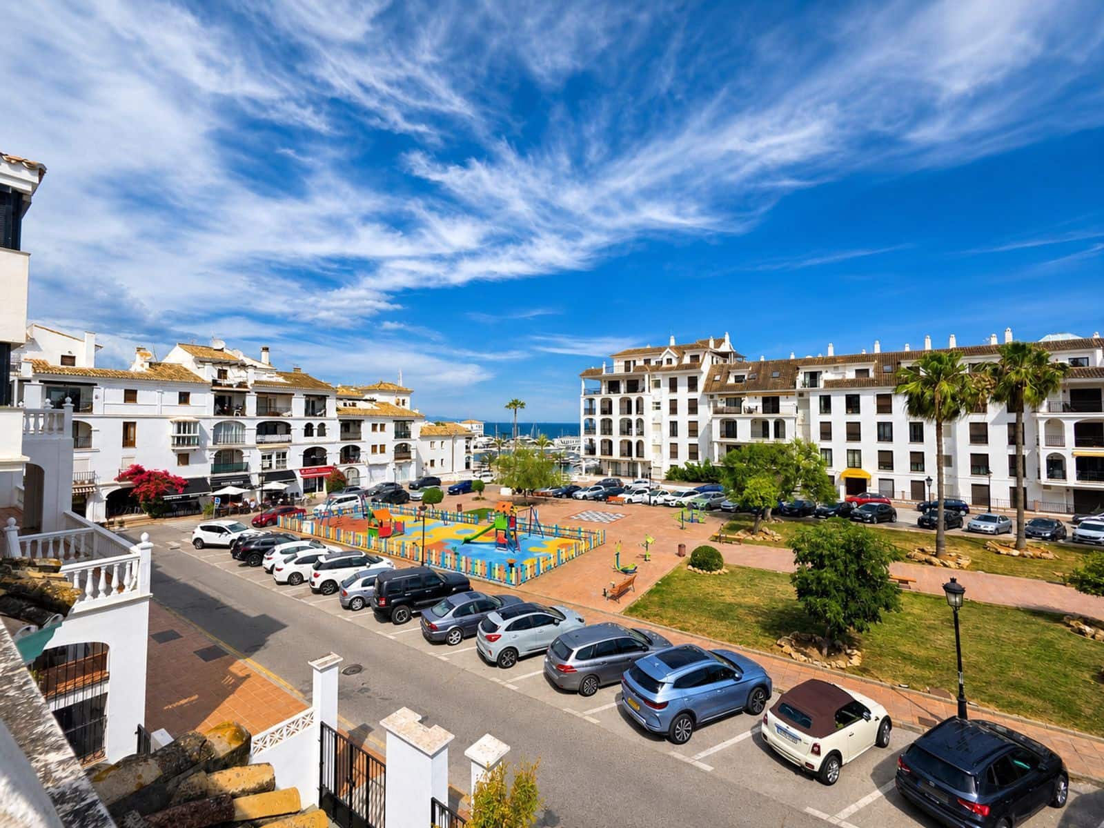 3 soveværelse Semi-Rækkehus til salg i La Duquesa / Puerto de la Duquesa - € 375.000 (Ref: 9831012)