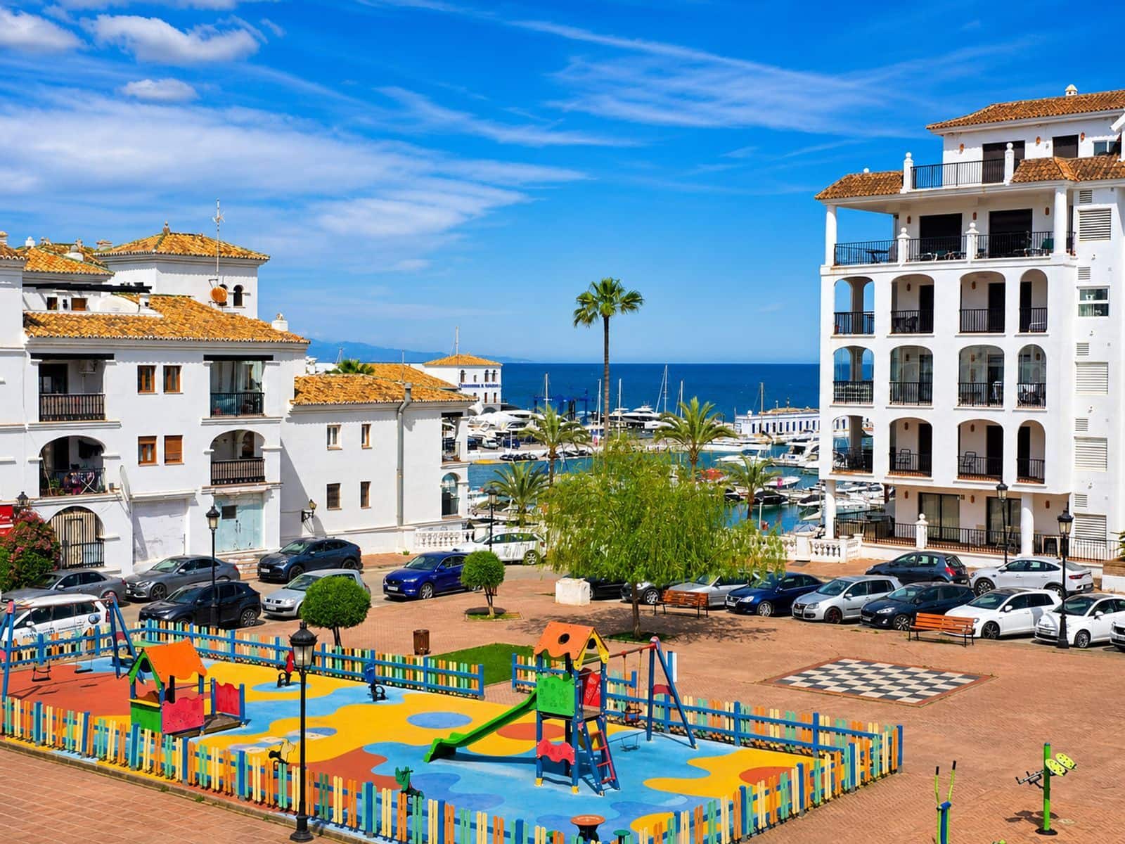 3 soveværelse Semi-Rækkehus til salg i La Duquesa / Puerto de la Duquesa - € 375.000 (Ref: 9831012)
