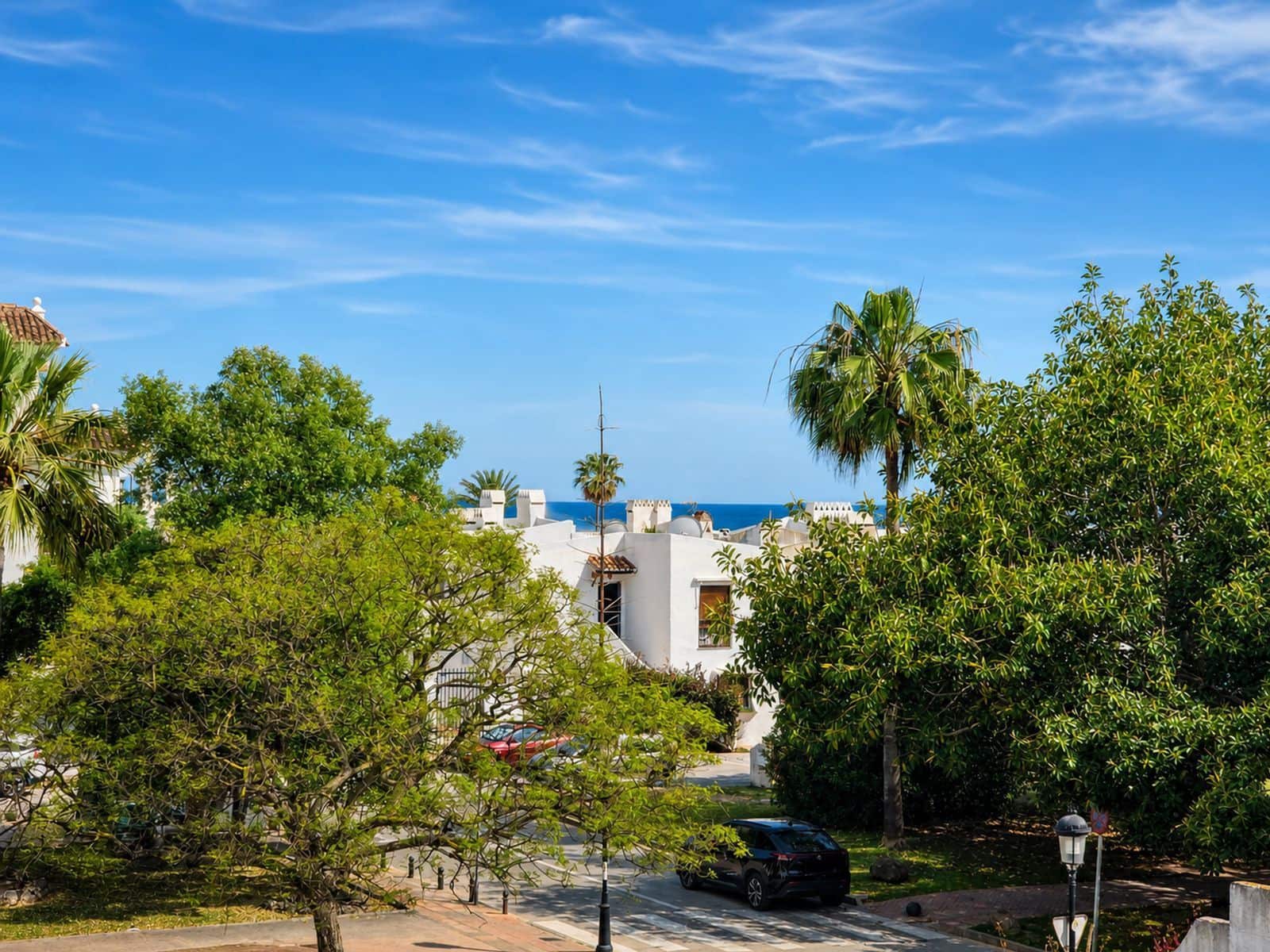 3 soveværelse Semi-Rækkehus til salg i La Duquesa / Puerto de la Duquesa - € 375.000 (Ref: 9831012)