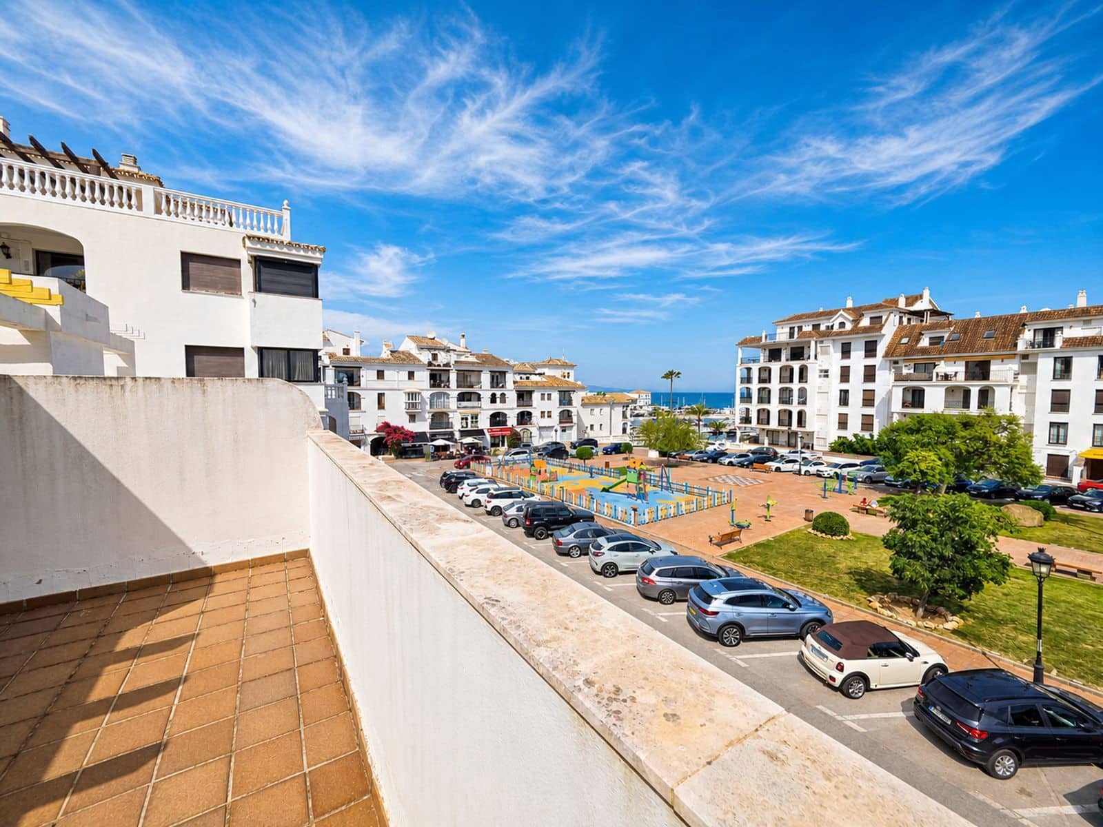 3 soveværelse Semi-Rækkehus til salg i La Duquesa / Puerto de la Duquesa - € 375.000 (Ref: 9831012)