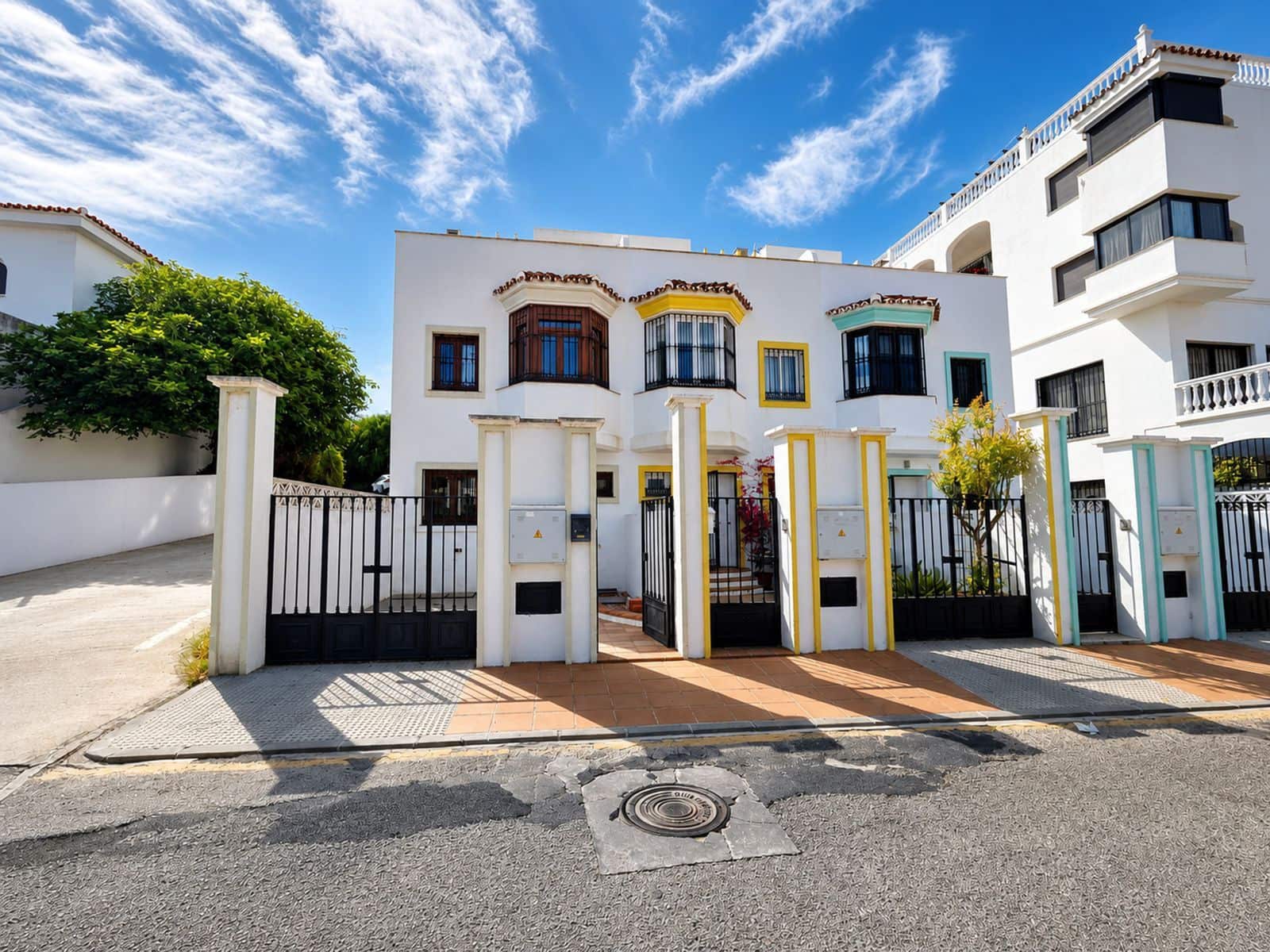 3 soveværelse Semi-Rækkehus til salg i La Duquesa / Puerto de la Duquesa - € 375.000 (Ref: 9831012)