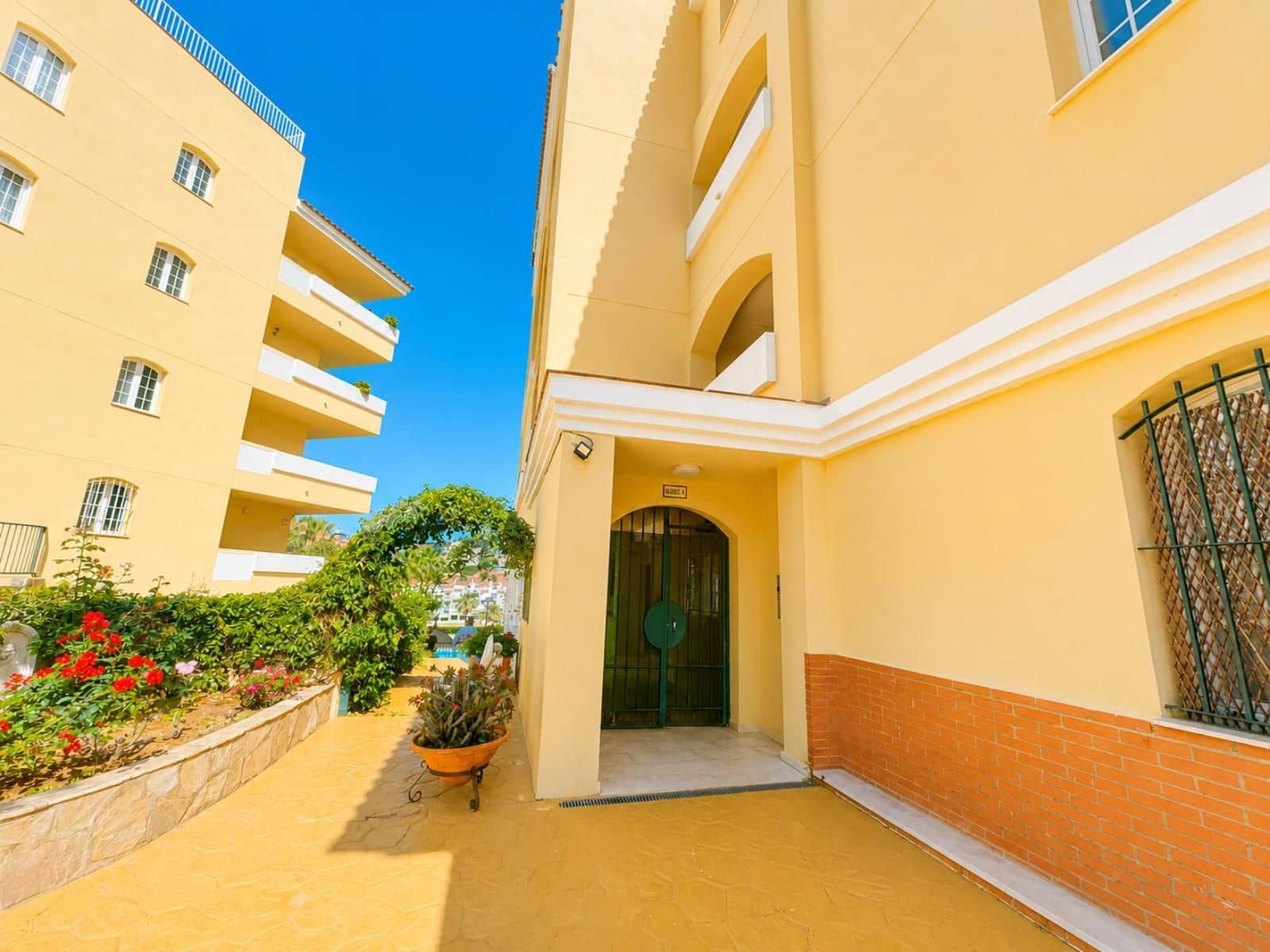 2 bedroom Apartment for sale in Riviera del Sol - € 338,000 (Ref: 9831013)