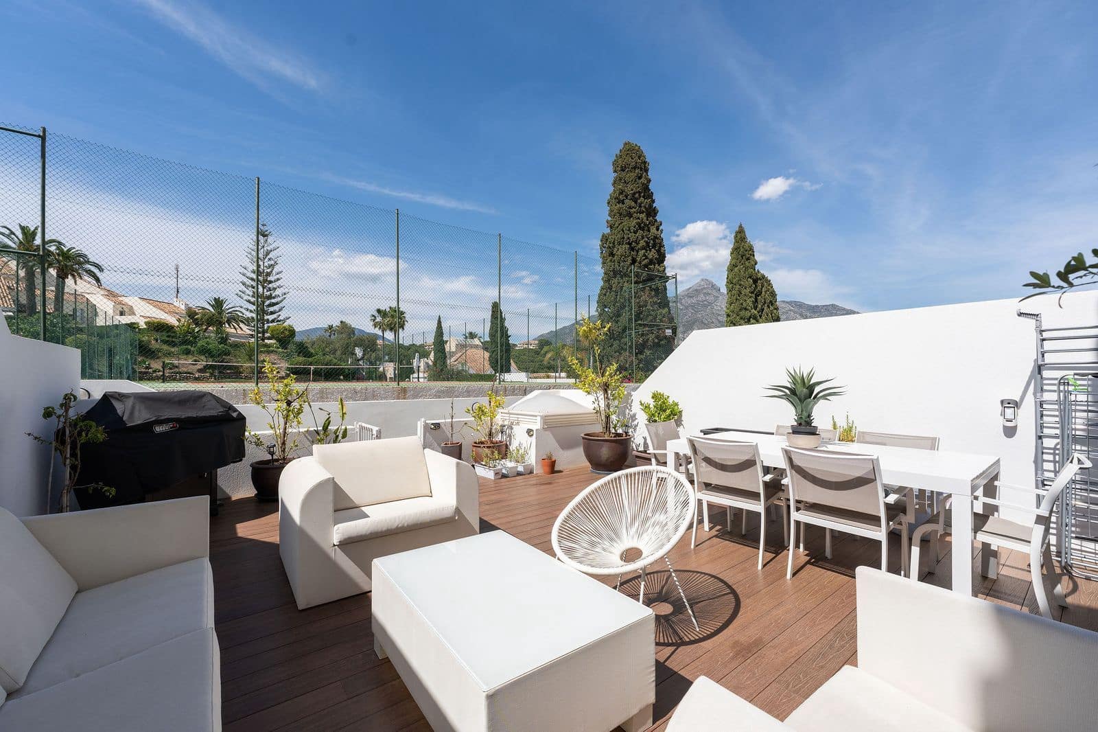 4 slaapkamer Huis te koop in Nueva Andalucia - € 1.195.000 (Ref: 9831021)