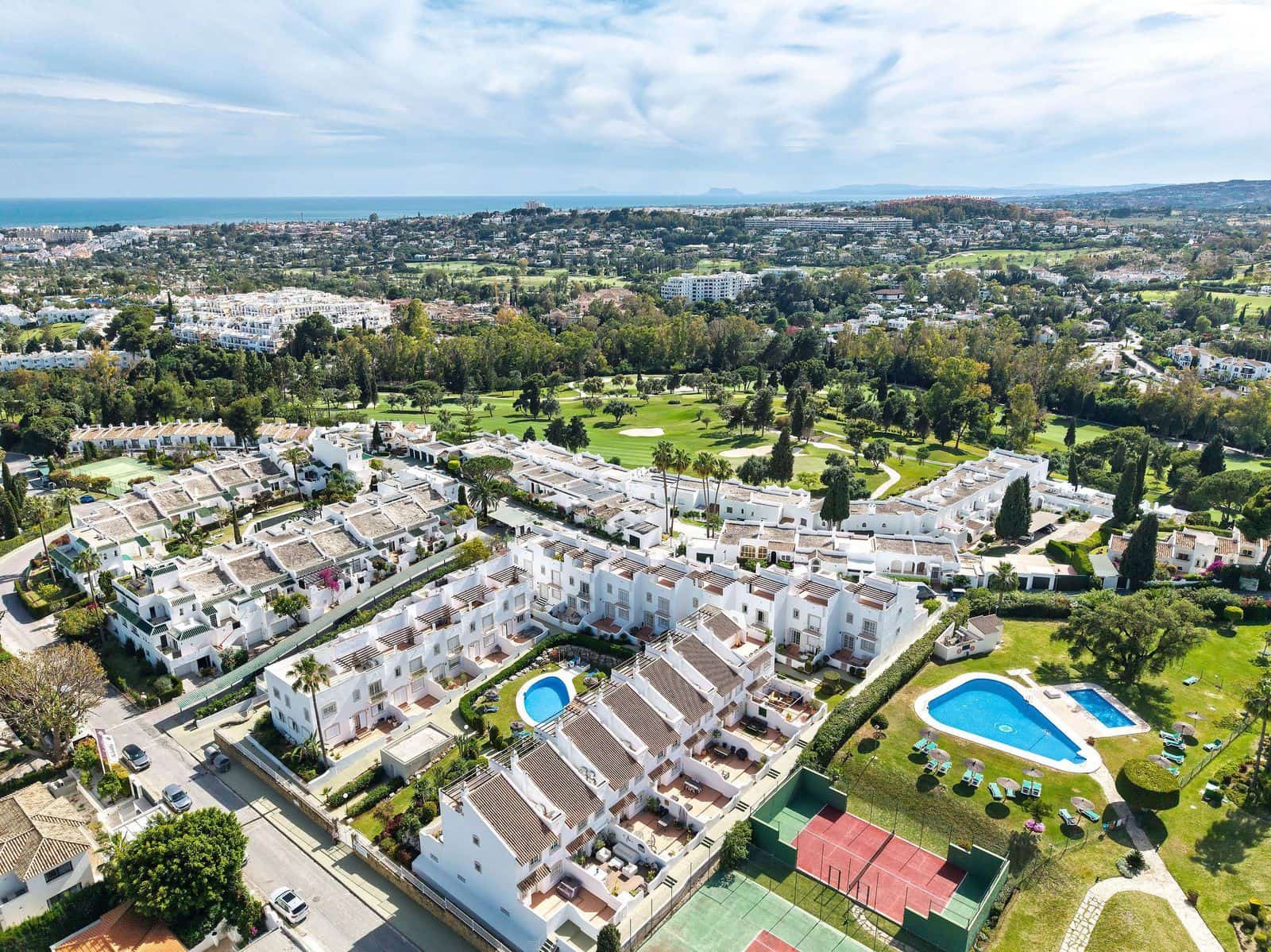 4 slaapkamer Huis te koop in Nueva Andalucia - € 1.195.000 (Ref: 9831021)