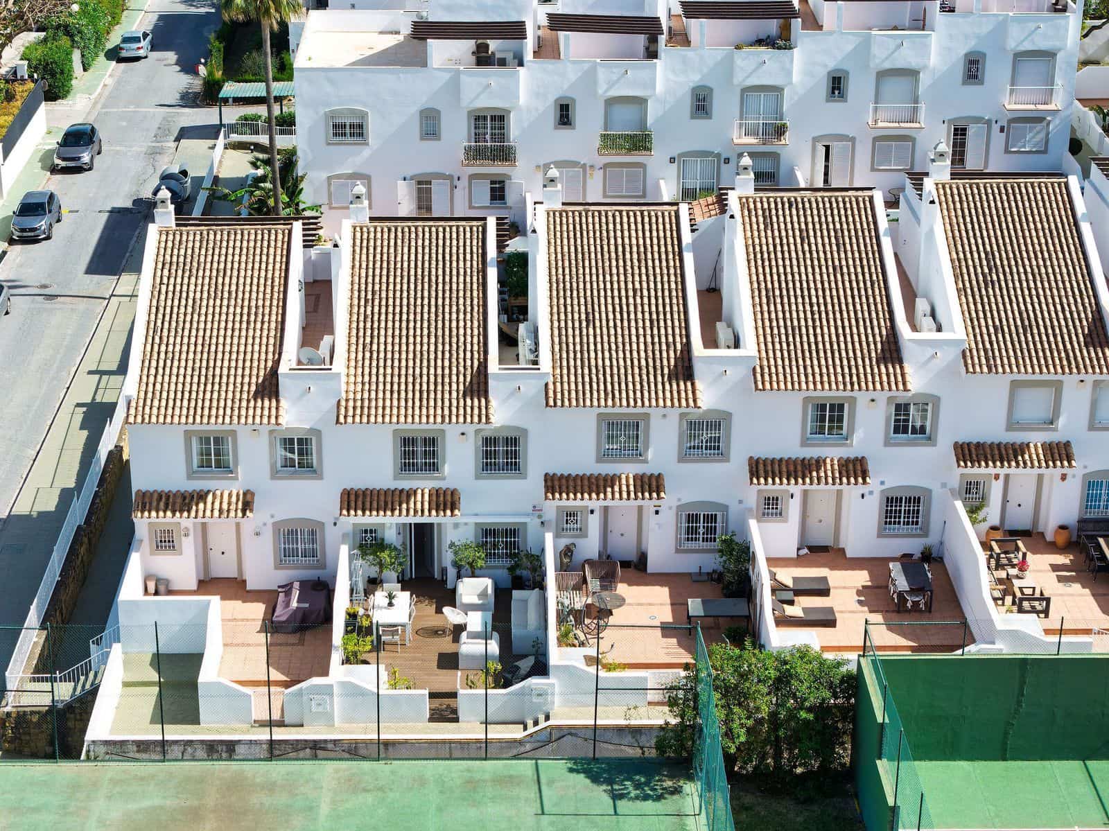 4 slaapkamer Huis te koop in Nueva Andalucia - € 1.195.000 (Ref: 9831021)