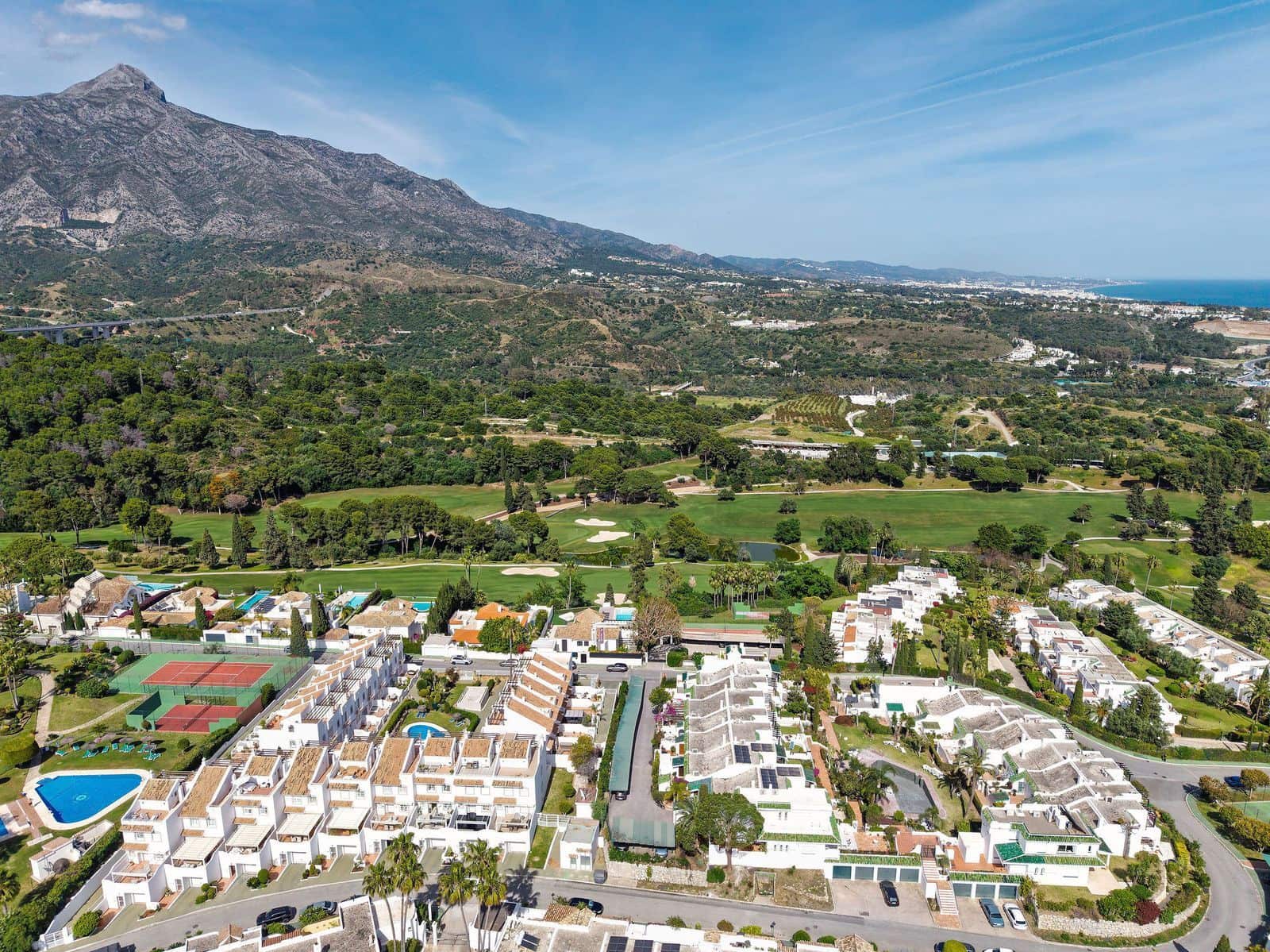 4 slaapkamer Huis te koop in Nueva Andalucia - € 1.195.000 (Ref: 9831021)