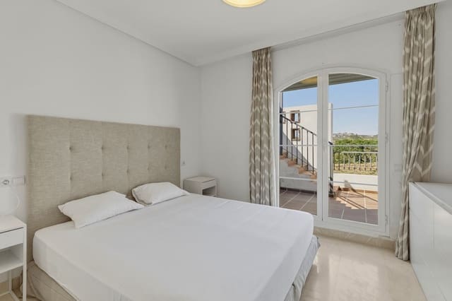 3 soveværelse Penthouse til salg i Los Arqueros, Benahavís - € 550.000 (Ref: 9831058)