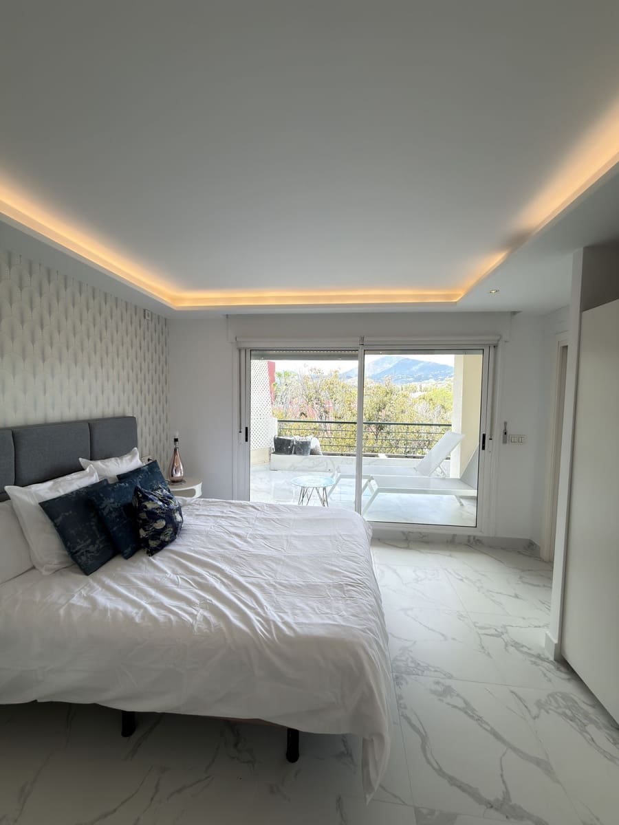 2 bedroom Apartment for sale in San Pedro de Alcantara - € 530,000 (Ref: 9836138)