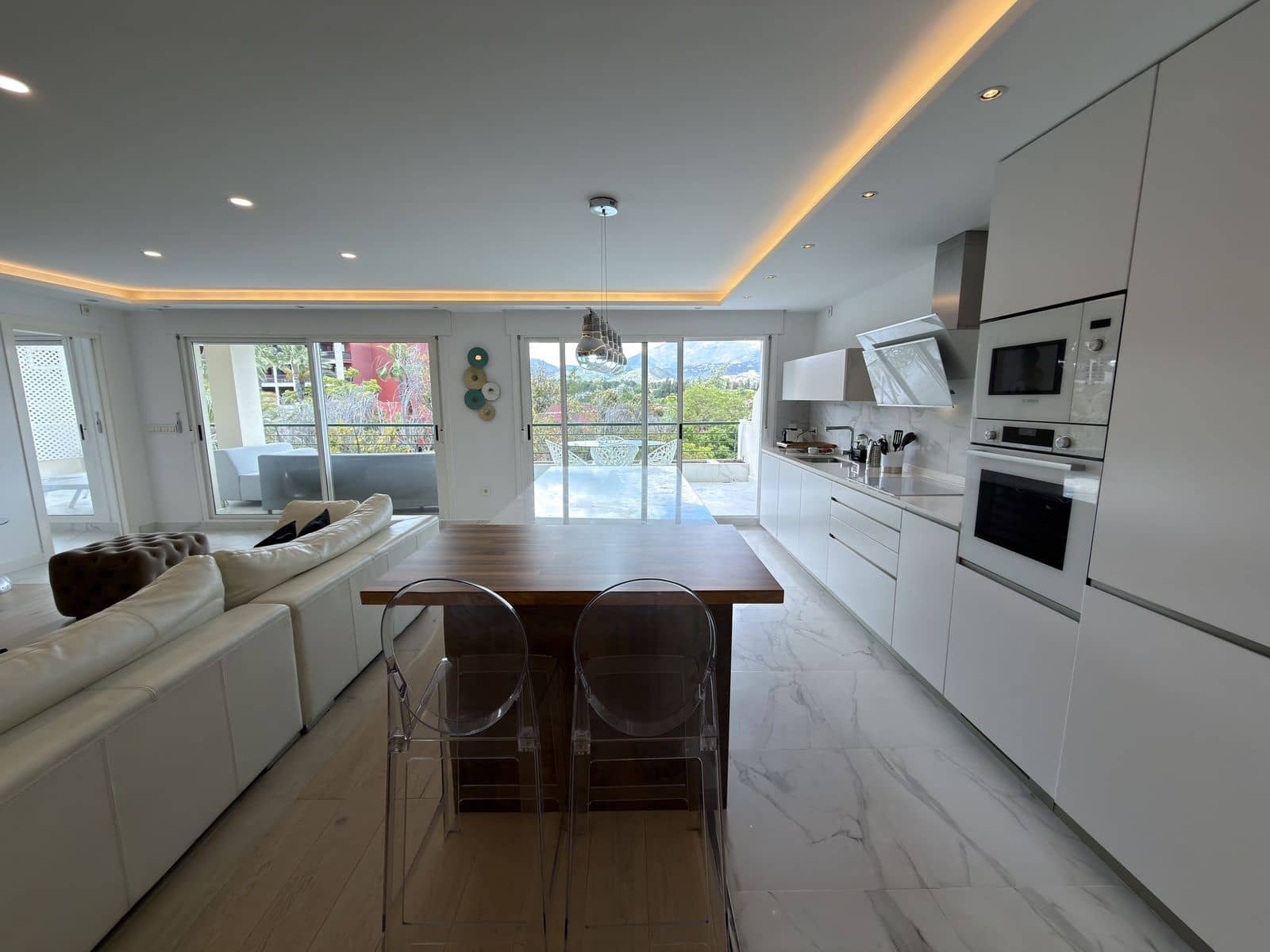 2 bedroom Apartment for sale in San Pedro de Alcantara - € 530,000 (Ref: 9836138)