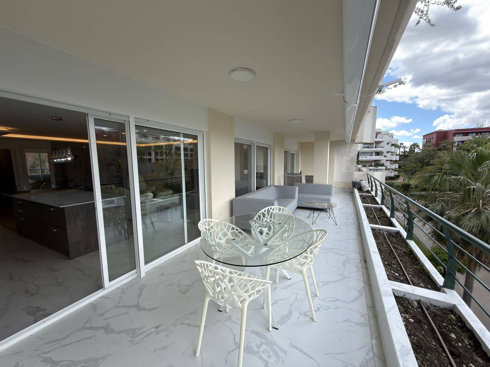 2 bedroom Apartment for sale in San Pedro de Alcantara - € 530,000 (Ref: 9836138)