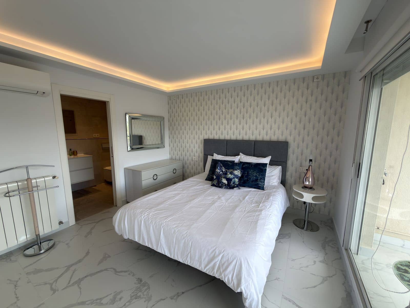 2 bedroom Apartment for sale in San Pedro de Alcantara - € 530,000 (Ref: 9836138)
