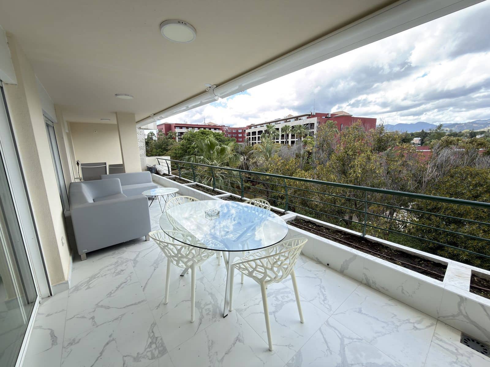 2 bedroom Apartment for sale in San Pedro de Alcantara - € 530,000 (Ref: 9836138)