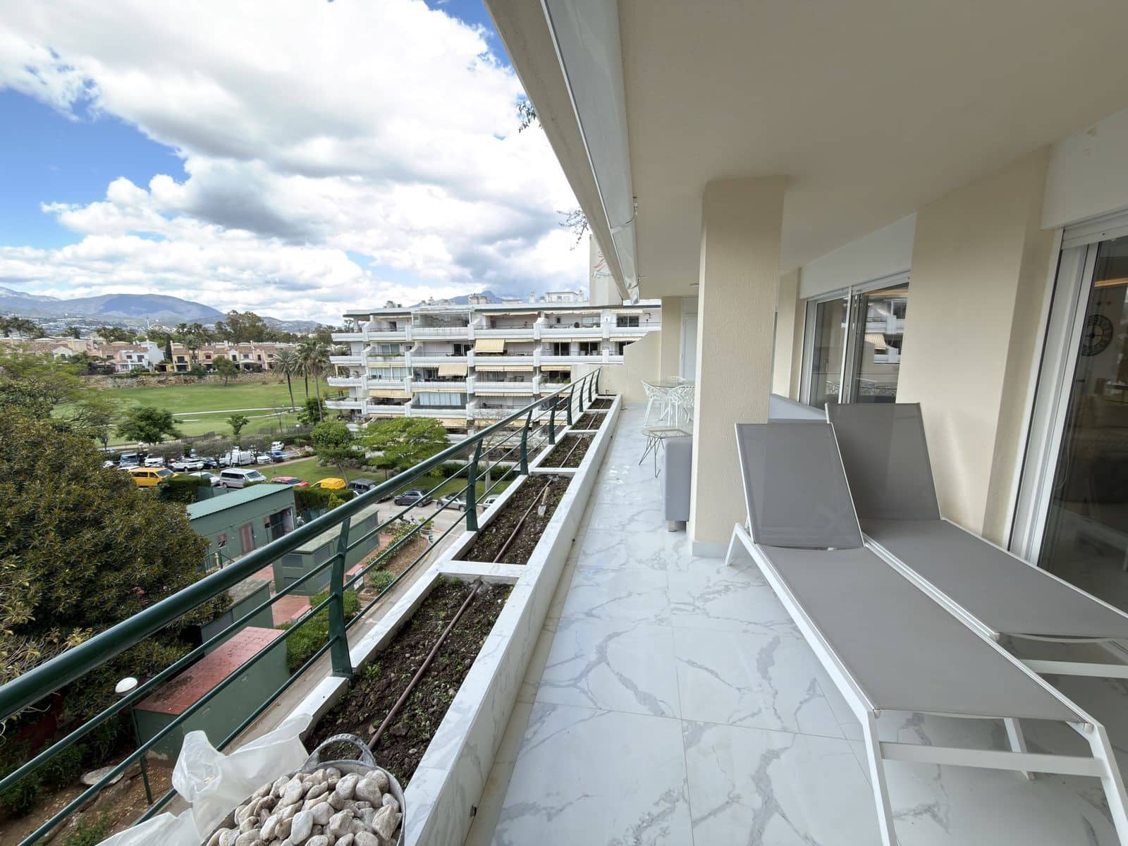 2 bedroom Apartment for sale in San Pedro de Alcantara - € 530,000 (Ref: 9836138)