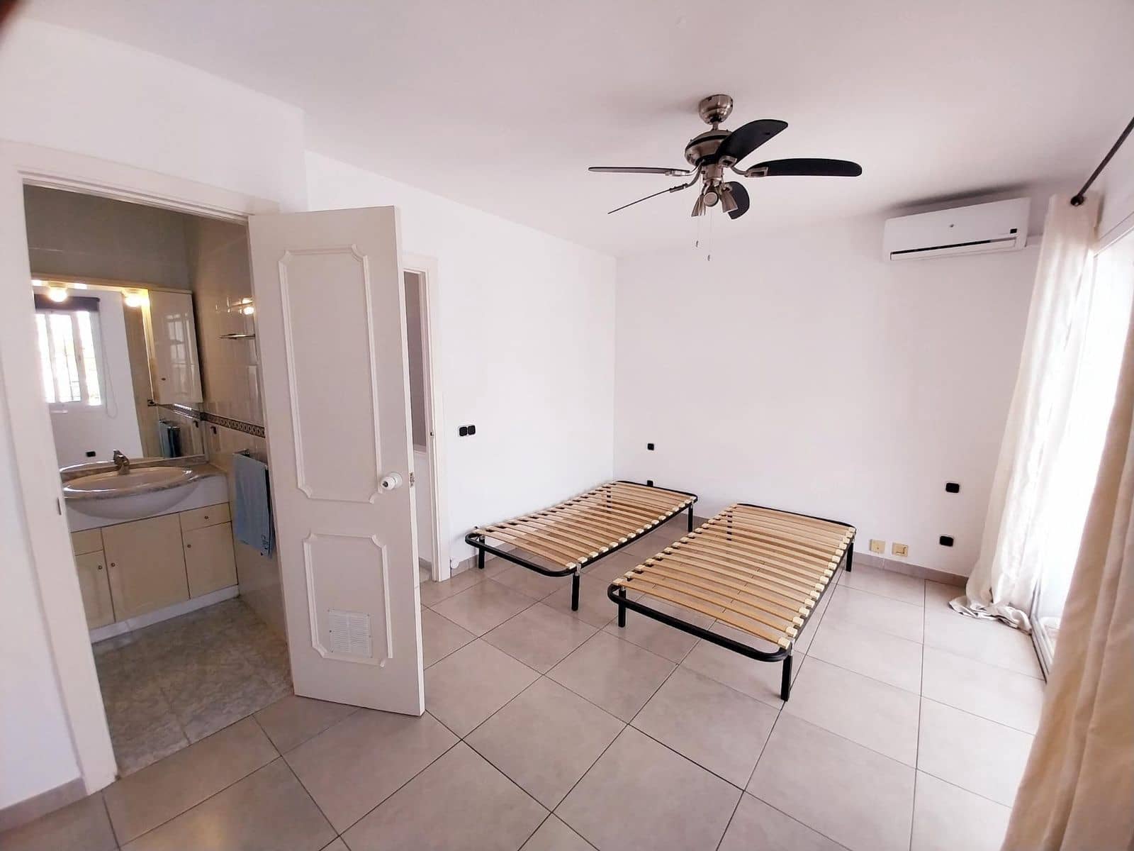 4 bedroom Townhouse for sale in Mijas Costa - € 475,000 (Ref: 9836140)