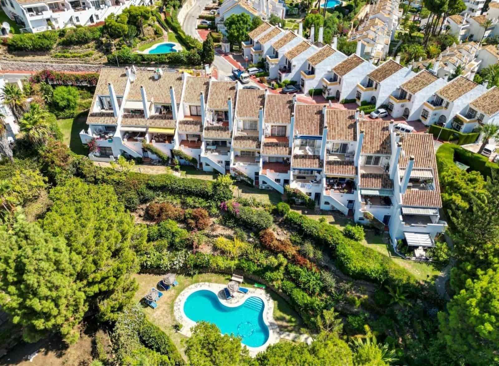 4 bedroom Townhouse for sale in Mijas Costa - € 475,000 (Ref: 9836140)