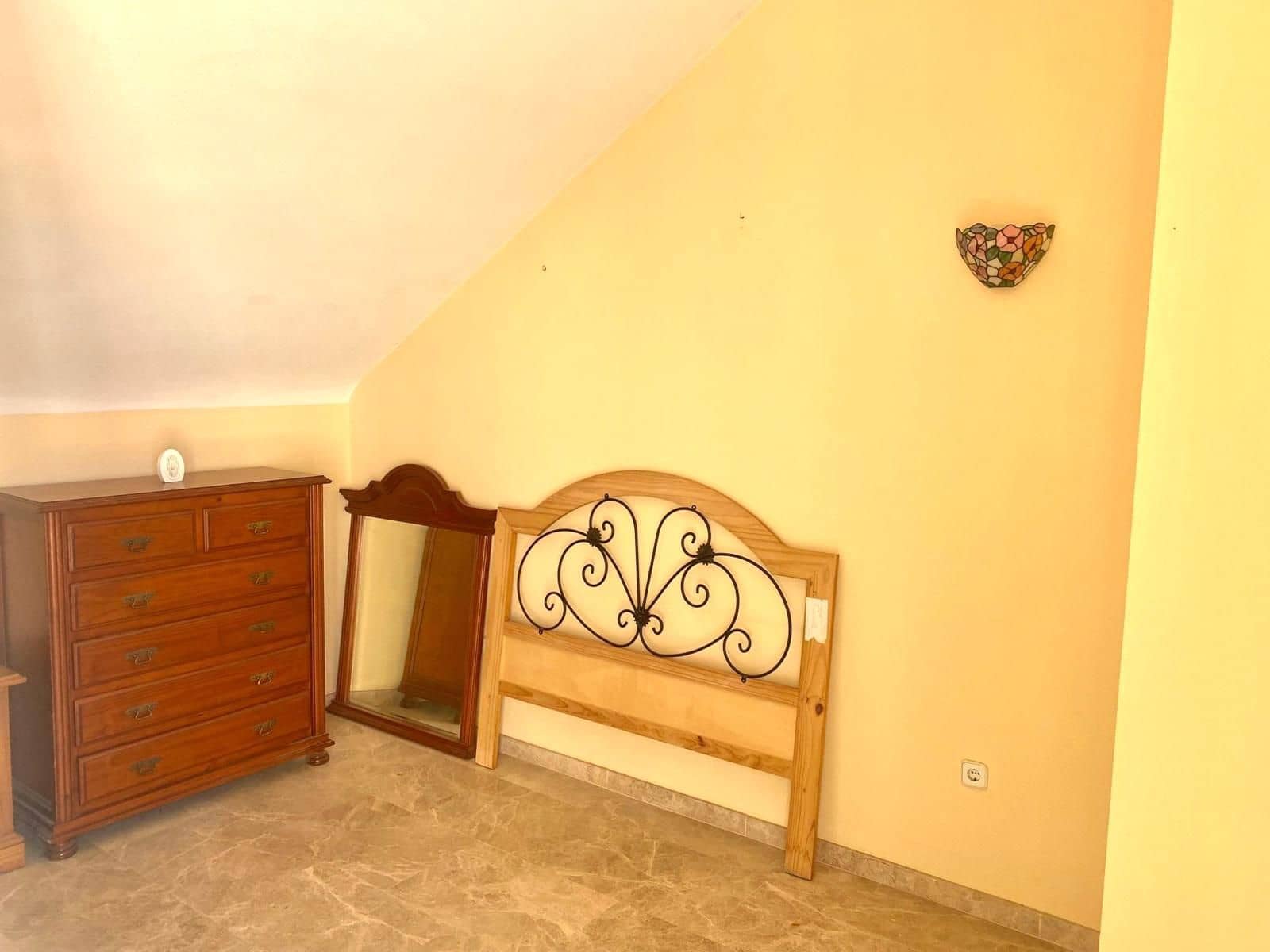 4 bedroom Semi-detached Villa for sale in Marbella - € 650,000 (Ref: 9836142)